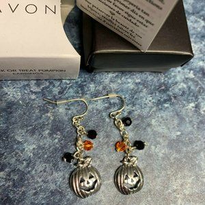 Avon Halloween Trick or Treat Pumpkin Dangle Earrings New in Box